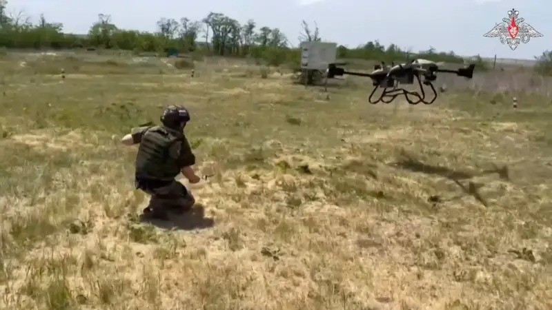 Theo báo cáo chiến đấu của RFAF, sau quá trình tích cực tiến công, một cửa mở rộng 1,5 km, sâu 2 km đã được dọn sạch chỉ trong ba giờ, và đơn vị phòng thủ là Lữ đoàn phòng thủ lãnh thổ 53 của quân đội Ukraine, là đơn vị đầu tiên rút lui, vì không thể chịu đựng được hỏa lực dữ dội của RFAF.