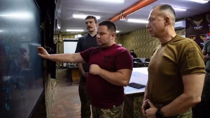 Mục tiêu của nhiệm vụ này là giành quyền kiểm soát một nút giao thông quan trọng – nhằm cắt đứt nguồn tiếp tế của Nga hoặc giải cứu quân nhân Ukraine bị mắc kẹt - mỗi nhiệm vụ đều rất khó khăn. Tuy nhiên, thực tế đã chứng minh sự tàn khốc đến tận cùng.