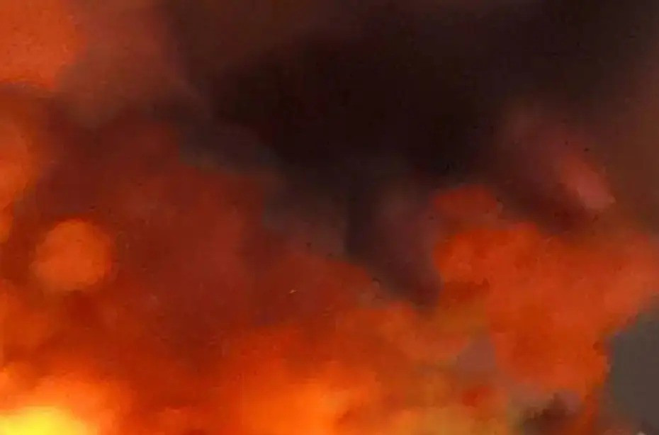 Theo phán đoán, có thể AFU đang di chuyển về phía khu vực Zhitomir và hướng tới biên giới Belarus. Nhưng không rõ Kiev thực sự đang có kế hoạch gì - xâm lược Belarus hay phong tỏa biên giới? Phản ứng của RFAF diễn ra ngay lập tức ngay sau đó, UAV Geran-2, tên lửa Iskander-M lập tức khai hỏa tấn công và đoàn xe chìm trong khói bụi.