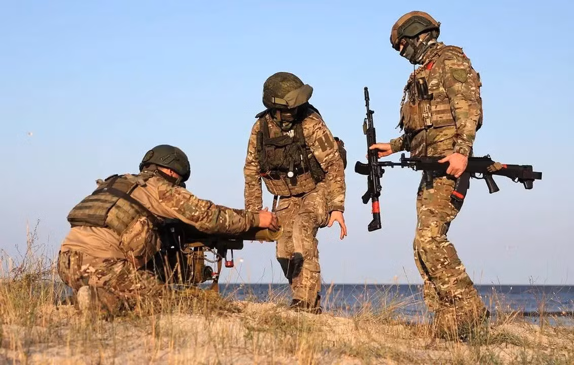 Lãnh đạo AFU cho rằng, không hề có sự xuất hiện quân Nga ở Myrnohrad; họ thậm chí còn không thể xuyên thủng tuyến phòng thủ của AFU ở ngoại ô phía đông và phía nam khu đô thị này. Hơn nữa, kể từ ngày 21/8, AFU đã tái chiếm chín khu định cư ở khu vực “mấu lồi Dobropillia” và tiếp tục thế tiến công.