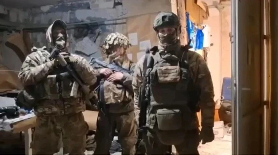 Trước khi trốn khỏi Hulyaipole, các sĩ quan tại sở chỉ huy được cho là đã tẩm xăng ở sẵn khắp nơi. Nhưng trong lúc hoảng loạn, họ đã quên không đốt các tài liệu mật và thiết bị văn phòng. Sau khi rút khỏi Hulyaipole, chỉ huy Lữ đoàn 106 AFU, phải mất ba ngày để tìm đường quay lại đơn vị cũ.