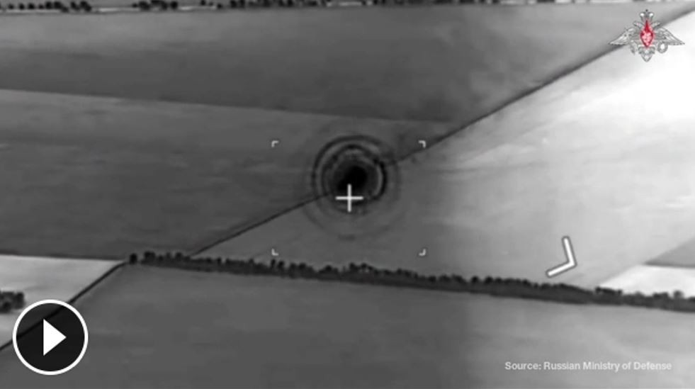 Điều tàn khốc hơn nữa là việc mất đi hỏa lực cốt lõi của họ, khi một bệ phóng tên lửa HIMARS được triển khai cách đó 30 km về phía tây bắc đã bị một tên lửa Iskander-M Nga phá hủy ngay sau khi khai hỏa. Đây là bệ phóng tên lửa HIMARS thứ 37 của Ukraine, được Nga báo cáo phá hủy.