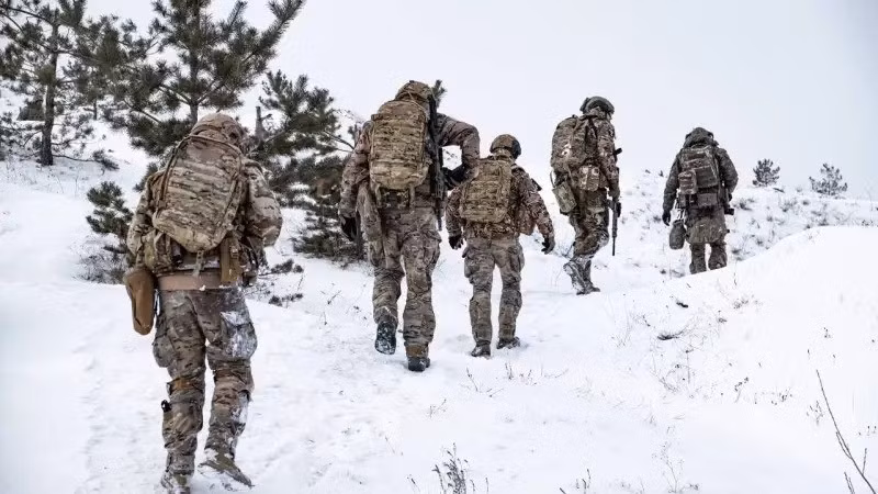 Ngay gần Dolgaya Balka là một trận phòng không bị bỏ hoang, từng là nơi đóng quân của một tiểu đoàn tên lửa phòng không S-75 AFU. Như vậy, bản thân khu định cư cũng có thể là một khu vực phòng thủ nhỏ. Sự kiên nhẫn và hiểu rõ về những lợi thế không thể phủ nhận của việc kiểm soát hoàn toàn một cụm dân cư nông thôn nhỏ, chắc chắn sẽ mang lại cho RFAF những lợi thế lớn.