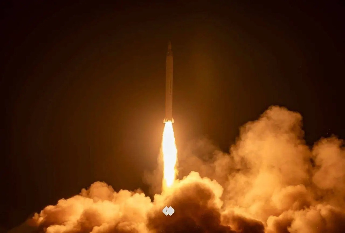 “Chúng ta thậm chí còn chưa sử dụng số tên lửa đã sản xuất gần đây, đặc biệt là kể từ sau Chiến tranh 12 ngày; nhiều kho tên lửa của chúng ta vẫn còn nguyên vẹn. Số tên lửa đã sử dụng chưa đến 7%, trong tổng số khoảng 100.000 tên lửa”.