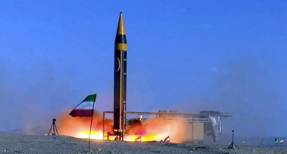 Mặc dù mật độ tấn công của Mỹ và Israel vào lãnh thổ Iran không giảm, nhưng thay vào đó, các tên lửa đạn đạo "rung trời lở đất" của Iran xuất hiện vào tuần thứ ba. Vậy tại sao Iran lại gia tăng số lượng phóng tên lửa, bất chấp Mỹ tuyên bố “kho tên lửa của Iran đã cạn”? Lý do chính là Iran đang nắm giữ hai con át chủ bài cực kỳ mạnh mẽ!