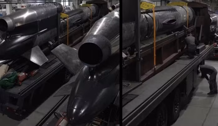 Tuy nhiên tên lửa Flamingo phù hợp với điều kiện thời chiến của Ukraine. Thiết kế khí động học tương đối đơn giản, chi phí thấp và dễ dàng sản xuất hàng loạt bởi ngành công nghiệp quốc phòng Ukraine hiện tại và trong thời gian ngắn. Đây là loại vũ khí có uy lực mạnh hơn UAV tự sát.