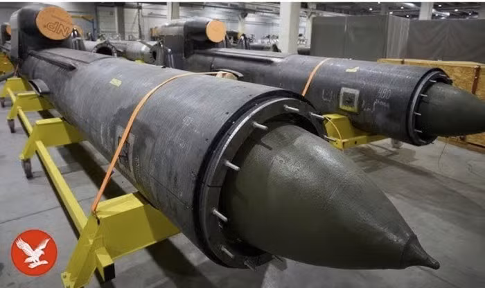 Truyền thông Ukraine xác nhận, các tên lửa của Ukraine được cho là đã phá hủy một tòa nhà hành chính và 6 tàu đệm khí quân sự A-8 Khivus hoặc A25PS mà FSB sử dụng để tuần tra trên biển, lần lượt có khả năng chở 8 và 25 binh sĩ với đầy đủ vũ khí.