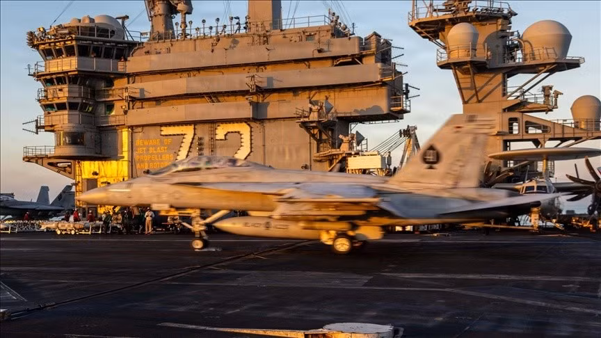 Bộ Tư lệnh Trung ương Mỹ (CENTCOM), đã công bố những bức ảnh, mà họ cho là bác bỏ tuyên bố của Iran về cuộc tấn công vào tàu sân bay USS Abraham Lincoln. Iran tuyên bố đã tấn công tàu sân bay này và theo một số nguồn tin, nó đã bị hư hại; trong khi những nguồn khác lại cho rằng nó đã rút khỏi cửa vịnh Ba Tư, tìm kiếm vùng biển an toàn hơn ở Ấn Độ Dương.