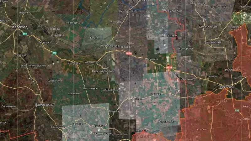 Kênh RVvoenkory cho biết, vào ngày 26/20, Bộ Tổng tham mưu RFAF đã báo cáo với Tổng thống Nga Putin rằng, hiện các đơn vị đồn trú của AFU tại Pokrovsk đã bị bao vây. Theo thông tin hiện có, có tới năm nghìn quân Ukraine đang bị mắc kẹt trong thành phố.