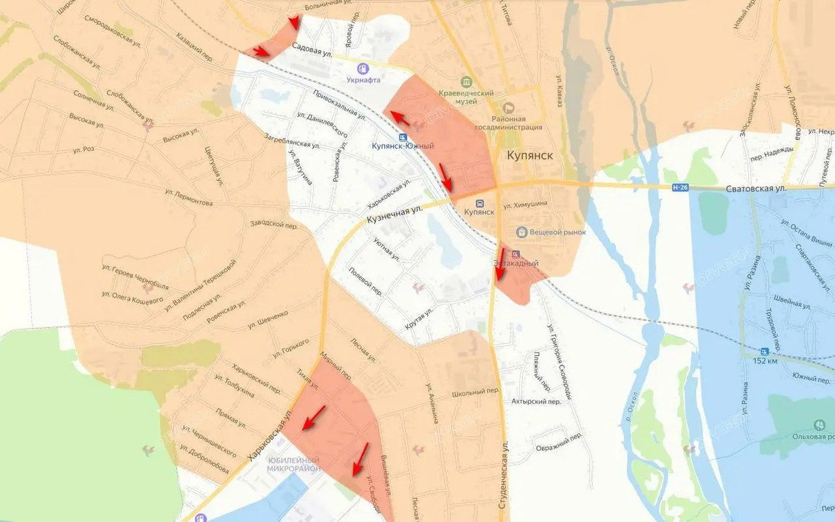 Theo các chuyên gia quân sự, quân đồn trú Ukraine tại Kupyansk hiện đang đứng trước nguy cơ bị bao vây. Họ vẫn còn cơ hội thoát khỏi vòng vây, nhưng rất mong manh. Trong khi đó, Bộ Tổng tham mưu AFU không có khả năng triển khai quân tiếp viện đến thành phố, khiến lực lượng phòng thủ của họ tại Kupyansk ngày càng khó khăn hơn. (nguồn ảnh Military Review, Ukrinform, Kyiv Post).