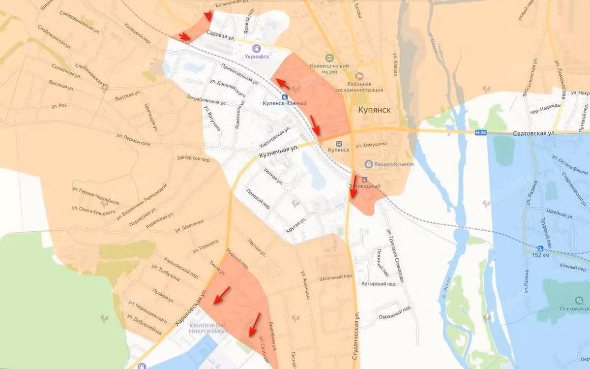 Theo các chuyên gia quân sự, quân đồn trú Ukraine tại Kupyansk hiện đang đứng trước nguy cơ bị bao vây. Họ vẫn còn cơ hội thoát khỏi vòng vây, nhưng rất mong manh. Trong khi đó, Bộ Tổng tham mưu AFU không có khả năng triển khai quân tiếp viện đến thành phố, khiến lực lượng phòng thủ của họ tại Kupyansk ngày càng khó khăn hơn. (nguồn ảnh Military Review, Ukrinform, Kyiv Post).