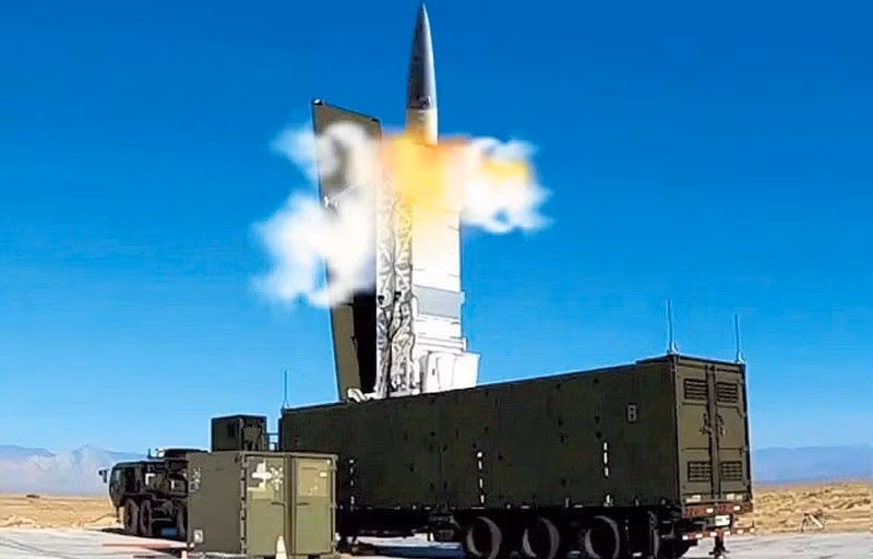 Mặc dù chỉ có phiên bản tên lửa Typhon trên bộ mới phù hợp để chuyển giao cho quân đội Ukraine, nhưng không chắc chắn rằng Tổng thống Trump sẽ phê duyệt việc chuyển giao những vũ khí này cho Hà Lan hoặc một thành viên NATO châu Âu khác vào một thời điểm nào đó. (nguồn ảnh Kyiv Independent, Ukrinform, TASS, Wikipedia).