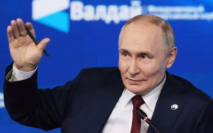 Tuy nhiên, từ tuyên bố tới thực tiễn là một khoảng thời gian xa vời, có thể tuyên bố của Tổng thống Trump về việc cung cấp tên lửa hành trình Tomahawk cho Ukraine lúc này, cũng chỉ là một tuyên bố mang tính “động viên”, giúp Kiev vượt qua khủng hoảng trên chiến trường. Vì Washington thừa hiểu rằng, Moskva sẽ phản ứng thế nào nếu Mỹ cung cấp Tomahawk cho Ukraine.