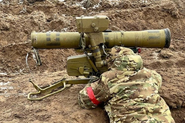 Muốn chiếm Lyman, trước tiên RFAF phải xóa bỏ pháo đài Zarichne. Vào ngày 15/5 vừa qua, các đơn vị xung kích của Cụm quân phía Tây đã chiếm được làng Torske ở phía đông Zarichne, có độ cao 70 m; trong khi làng Zarechne nằm ở khu vực thấp hơn. Tuy nhiên AFU vẫn kiểm soát điểm cao 154, nằm phía sau làng Zarichne.