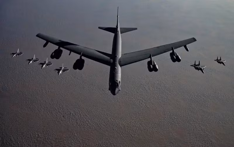 Trước đó, một dự luật cấm Tổng thống Trump tiến hành chiến tranh với Iran, mà không có sự đồng ý của Quốc hội, đã được Thượng nghị sĩ đảng Dân chủ Tim Kaine đưa ra. Những dự luật như vậy nên được xem xét khá nhanh chóng, nhưng kết quả thì khó có thể dự đoán được.