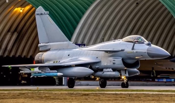 Hợp đồng 9 tỷ USD cho 42 chiếc J-10C, với các hợp đồng chi tiết đến mức “dường như đã được ký kết”. Các chi tiết, chẳng hạn như "Bộ trưởng Quốc phòng Indonesia đã đích thân xác nhận", hay "Bộ trưởng Tài chính đã phê duyệt ngân sách" đã xuất hiện trên các mặt báo chính thống của Indonesia.