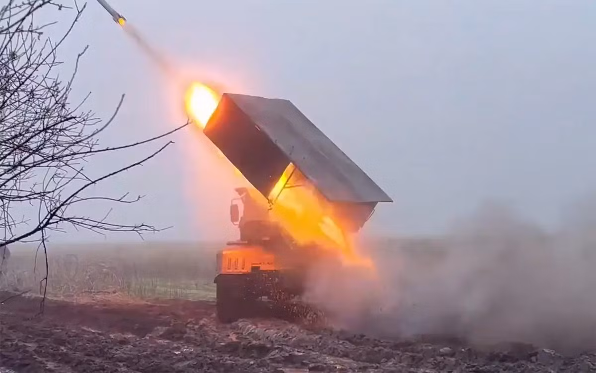 Hiện tại, phần phía nam của khu vực phòng thủ này đang bị tấn công. Các khẩu pháo phản lực đa nòng (MLRS) và UAV FPV đang tích cực nhắm mục tiêu vào khu vực này, cố gắng phá hủy một số vị trí của AFU, với mục đích làm sụp đổ toàn bộ cấu trúc phòng thủ phía đông Slavyansk và Kramatorsk.