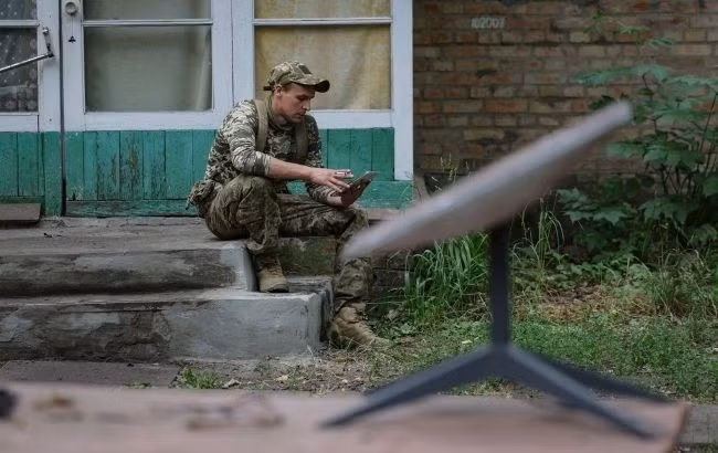 Giờ đây, nếu NATO muốn làm suy yếu việc vận hành UAV tấn công tầm xa của Nga, họ sẽ phải yêu cầu Musk ngừng hệ thống Starlink trên không phận Ukraine, điều đó có nghĩa là Ukraine cũng sẽ ngừng sử dụng Starlink. Và điều này sẽ càng làm suy yếu hiệu quả chiến đấu của hệ thống phòng thủ Ukraine; NI kết luận.