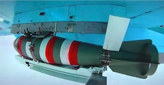 Bom UMPK, là loại bom có điều do Nga phát triển, nhằm biến những quả bom thường, thành những quả bom lượn có thể tự động điều khiển, bằng mô-đun lập kế hoạch và hiệu chỉnh thống nhất (UMPK); cơ chế hoạt động tương tự như bom JDAM-ER của Mỹ.