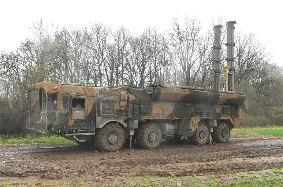 Một phiên bản khác của Iskander là biến thể tên lửa hành trình Iskander-K, với đường bay ở độ cao thấp, có thể tránh được phòng không hiệu quả, nhắm vào cơ sở hạ tầng quan trọng. Nga sử dụng tên lửa này để tấn công các mạng lưới năng lượng, căn cứ quân sự và trung tâm hậu cần, làm gián đoạn hoạt động của Kyiv.