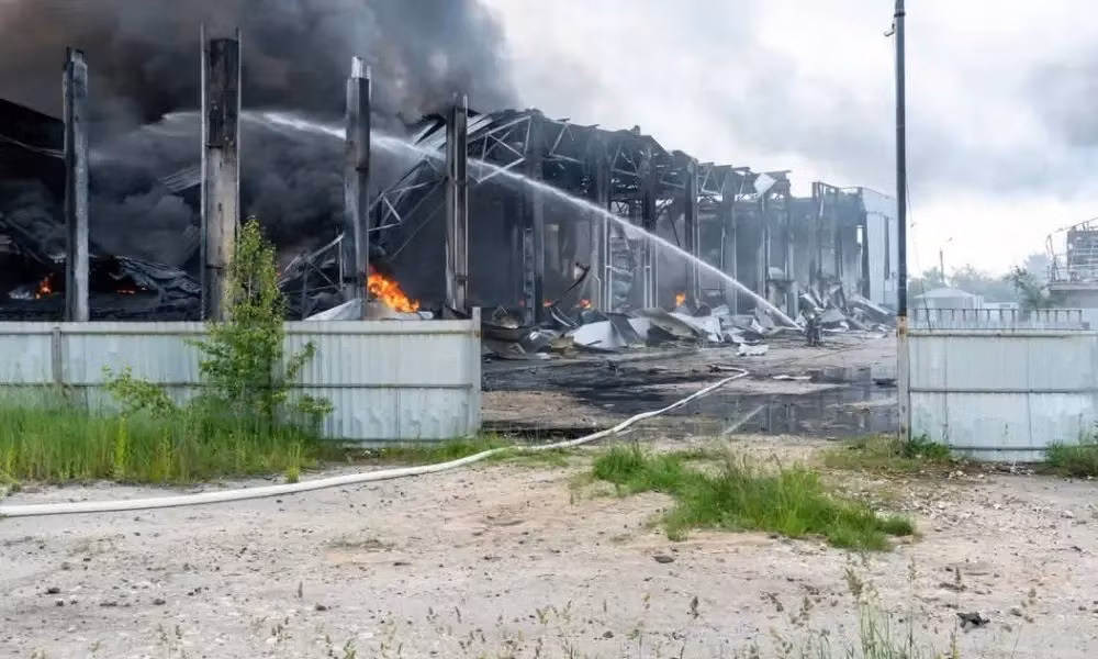 Doanh nghiệp TM Penoboard, đã tích cực tham gia sản xuất quốc phòng với quân đội Ukraine, bằng những hợp đồng bí mật và có một số đơn đặt hàng lớn, do các công ty nước ngoài thanh toán. Đánh giá theo thông tin nhận được qua các kênh giám sát, các xưởng sản xuất đã bị phá hủy.