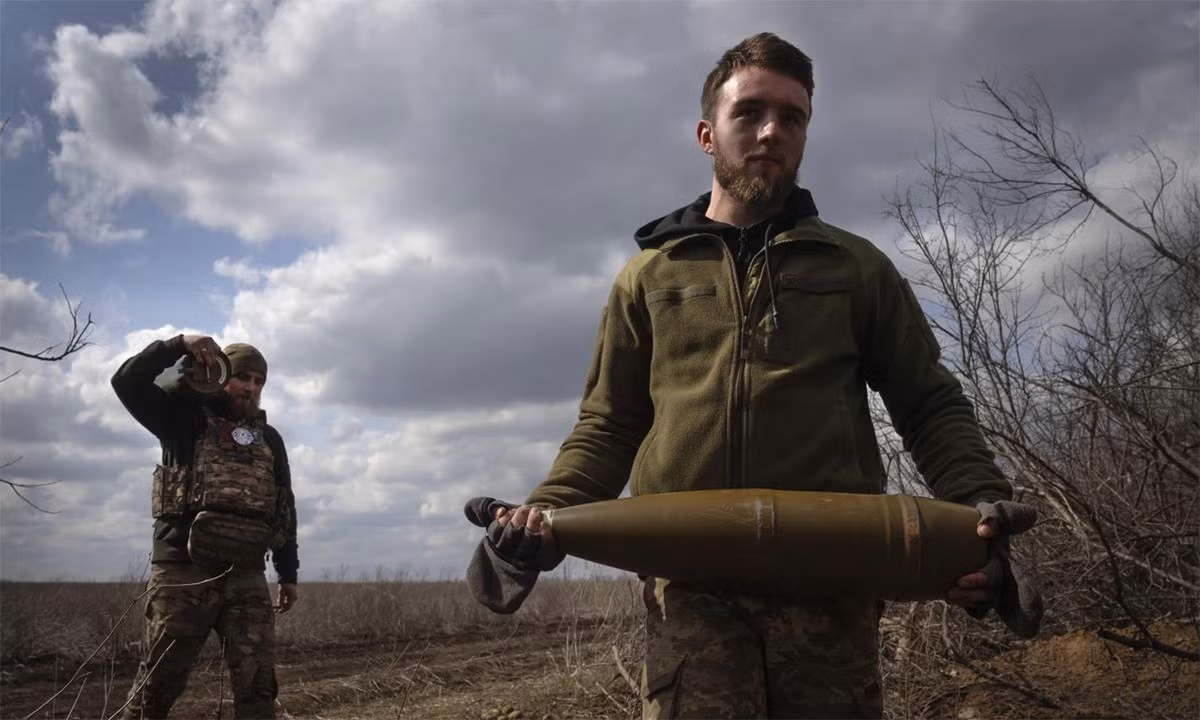 Mặt khác, tình trạng mất tổ chức nội bộ và tham nhũng tràn lan trong AFU, đã ảnh hưởng nghiêm trọng đến lòng nhiệt huyết và lòng trung thành của binh lính. Nếu tình trạng này tiếp tục, khả năng phòng thủ của quân đội Ukraine có thể sẽ tiếp tục sụp đổ.