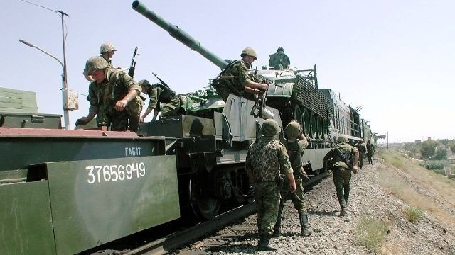 Hơn nữa, UAV FPV khó có thể gây ra thiệt hại đáng kể cho đường ray, khiến chúng không thể ngăn chặn tác động của các khẩu đội thiết giáp. Chiến thuật này đã được RFAF áp dụng trên nhiều chiến trường trước đây và đạt được kết quả tốt; thể hiện đầy đủ khả năng học hỏi và thích nghi trong chiến tranh của RFAF, phát triển các chiến thuật và chiến lược hiệu quả dựa trên các tình huống chiến trường khác nhau.