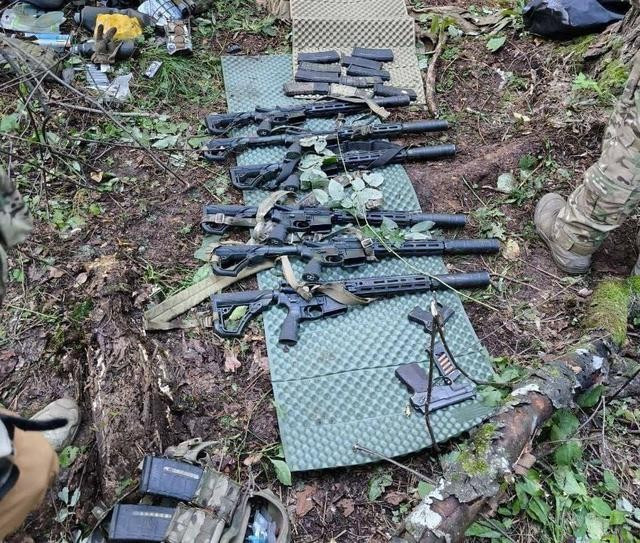 Do lực lượng đặc nhiệm Nga có số lượng lớn và tổ chức bao vây chặt chẽ, nên toán trinh sát còn lại của Ukraine đã chấp nhận đầu hàng và bị bắt. Trong trận đánh này, tổng cộng có ba lính trinh sát Ukraine thiệt mạng, ba người khác bị bắt. Quân Nga thu 6 khẩu súng, 16 kg thuốc nổ dẻo C4 do Séc sản xuất, cũng như một lượng lớn đạn dược và các vật dụng đi kèm khác.