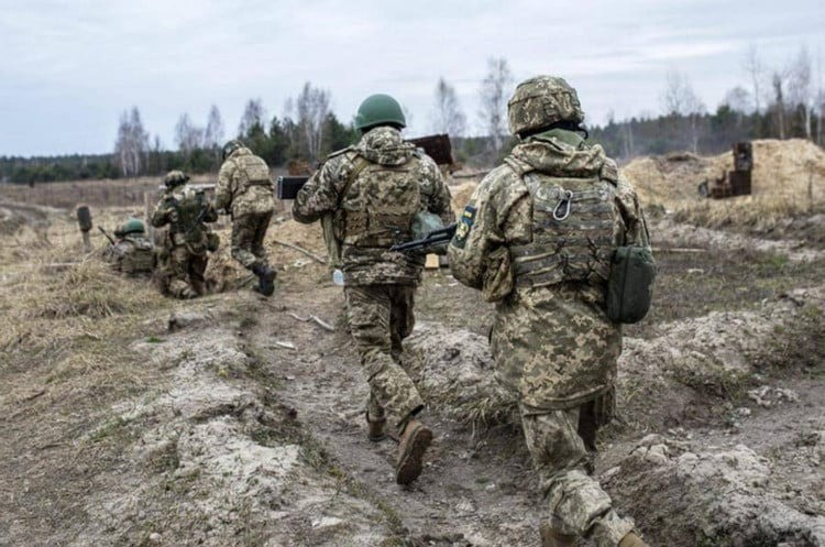 Sự khác biệt là trong Trận Avadivka, họ có thể dựa vào Nhà máy luyện cốc để kháng cự; trong khi ở Kupyansk, Lữ đoàn Azov số 3 phải dựa vào may mắn. Sự việc này đã phơi bày hoàn toàn những thiếu sót nghiêm trọng của quân đội Ukraine về khả năng chỉ huy và phối hợp, thu thập thông tin tình báo và khả năng phản ứng trên chiến trường. (nguồn ảnh Military Review, Kyiv Post, Rvvoenkory).