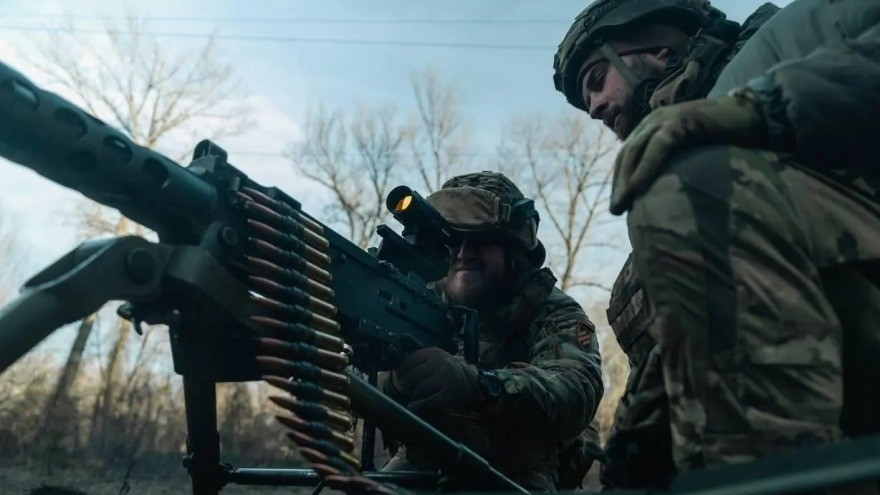 Vào năm 2023, sau khi được Tổng thống Nga Putin ký quyết định thăng hàm trung tướng, ông chỉ huy Tập đoàn quân 6 của RFAF, đang tham gia các hoạt động tấn công ở khu vực Kharkov. Không cần phải nói, ấn phẩm báo chí của Anh đã gây ra sự cuồng loạn thực sự trong giới truyền thông Ukraine, đặc biệt là khi tình hình ở Kupyansk đang xấu đi hàng ngày. (nguồn ảnh Military Review, Sputnik, Kyiv Independent).