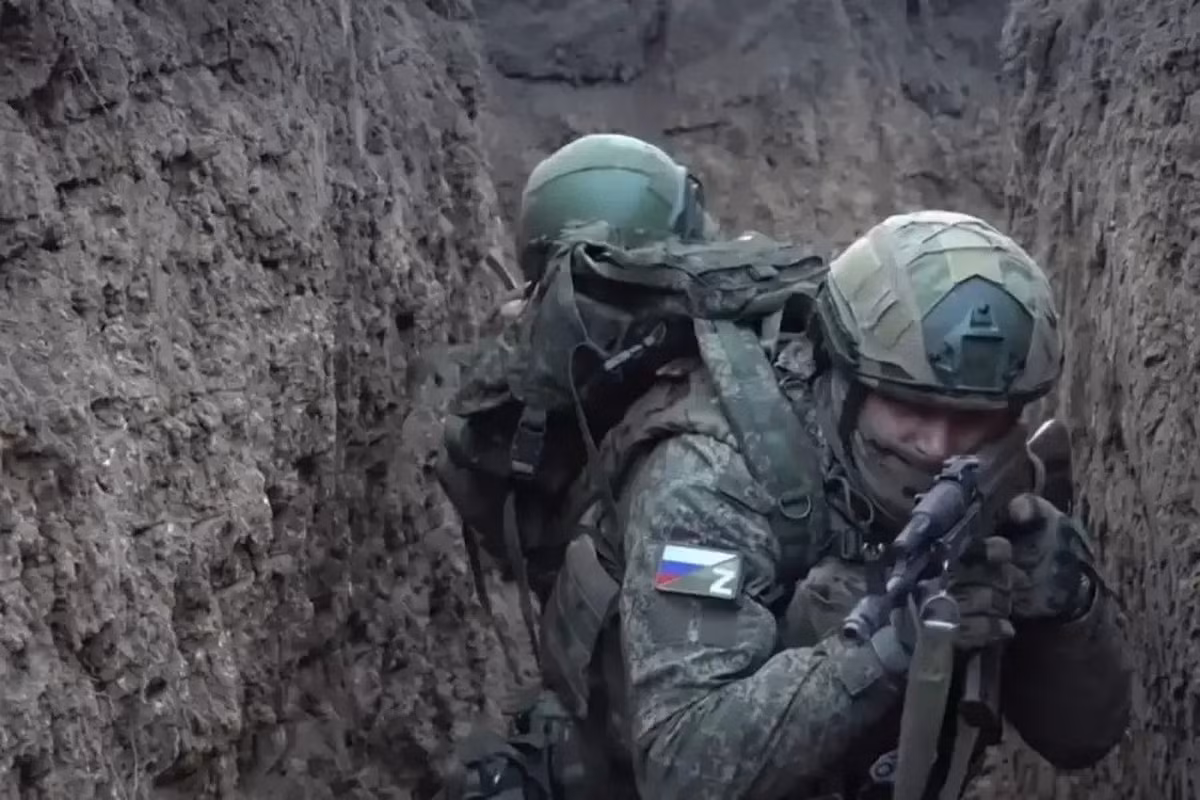 Hiện tại, nhiệm vụ then chốt của quân đội Nga là tiếp cận Nhà máy bia và văn phòng tuyển quân Kupyansk, sau đó giữ vững vị trí. Chỉ khi đó mới có thể nói rằng hầu hết các phòng tuyến bên trong các khu dân cư bên bờ phải của thành phố đã bị phá vỡ.