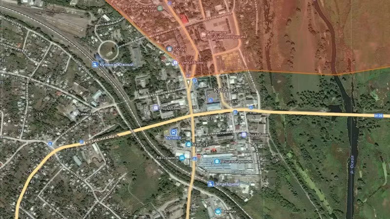 Trang Military Review của Nga cho biết, quân đội Nga (RFAF) đã củng cố vị trí tại các khu dân cư ở trong Kupyansk và tiến vào thành phố không chỉ từ phía bắc mà còn từ phía tây bắc. Theo các nhà phân tích quân sự Ukraine, điều này là đúng. Họ lưu ý rằng, khu vực “vùng xám” từ phía bắc đã lan đến trung tâm thành phố.