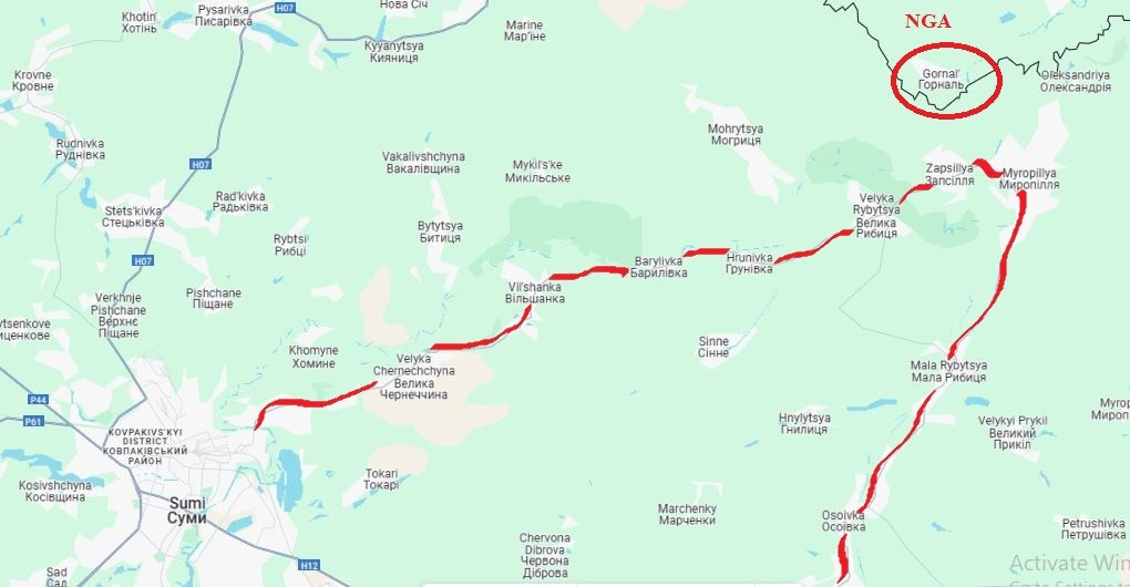 Kênh Rybar của Nga cho biết, lính dù và lính bộ binh cơ giới, thuộc Cụm quân phía Bắc RFAF tiếp tục truy quét tàn quân Ukraine ở các khu rừng biên giới và đang tấn công vào làng Yunakivka. Những thông tin từ vùng Sumy chỉ rõ rằng, hệ thống phòng thủ do AFU xây dựng tại đây trong ba năm qua, không chỉ bị phá vỡ ở Yunakivka dọc theo đường N-07, mà còn ở khu vực một tuyến đường khác đến thành phố Sumy, đó chính là trục đường T-19-01 (tô màu đỏ trên bản đồ).