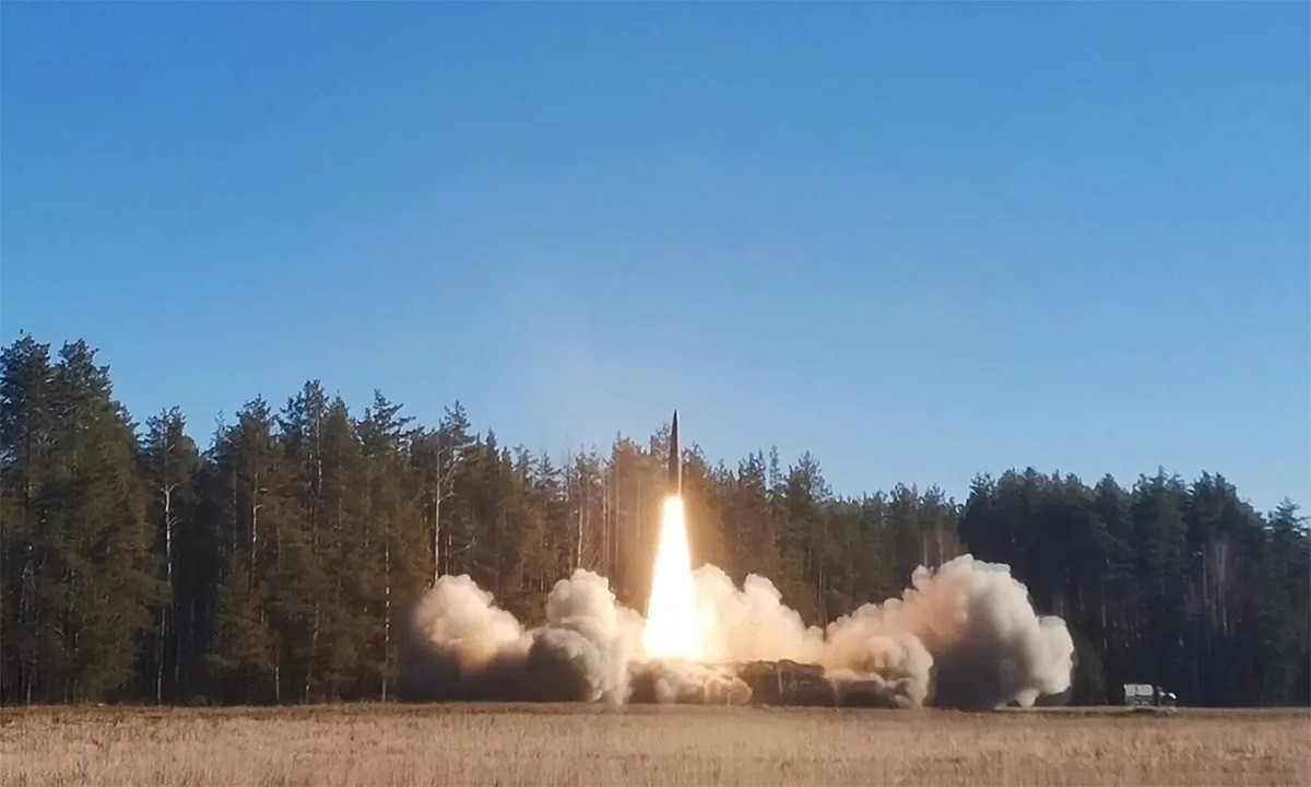 Những hành động này rõ ràng là phản ứng cứng rắn của Moskva đối với cuộc tấn công của Ukraine. Khói dày bốc lên từ chiến trường không chỉ là sự hủy diệt về mặt vật lý, mà còn là sự răn đe về mặt tâm lý đối với phía Ukraine - hiệu quả và sức mạnh hủy diệt của cuộc phản công, đã cho Ukraine thấy sức mạnh của RFAF.