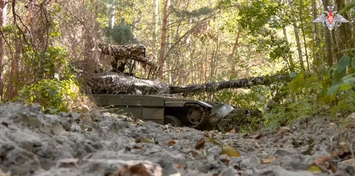 Nhưng hiện tại, nguồn cung hậu cần của Myrnohrad đã bị phân tán, vậy làm sao họ có thể có thêm vật chất hậu cần, vũ khí cho Lisivka? Lực lượng Ukraine dọc tuyến này khó có thể cầm cự được lâu hơn nữa. Nhưng quân Nga cũng không thể tiến nhanh, do các bãi mìn của AFU tại khu vực này được bố trí dày đặc.