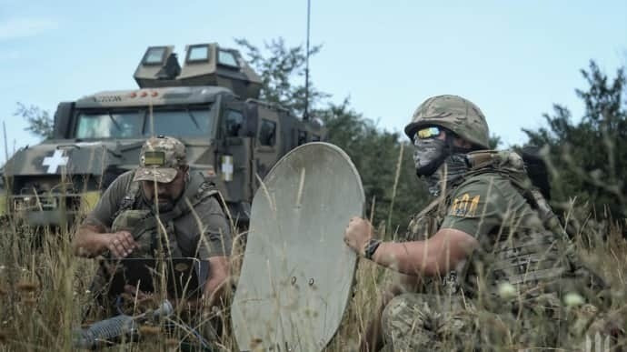 Đánh giá tình hình chiến trường Ukraine, các nhà phân tích phương Tây thừa nhận rằng, việc kiểm soát vòng cung Kramatorsk-Slavyansk xét về mặt chiến thuật thậm chí còn “không thích hợp”. Bản thân điều này là một tín hiệu quan trọng, có nghĩa là phương Tây và AFU đang bắt đầu rời xa Donbass về mặt tinh thần, mặc dù họ vẫn còn ở đó về mặt vật chất.