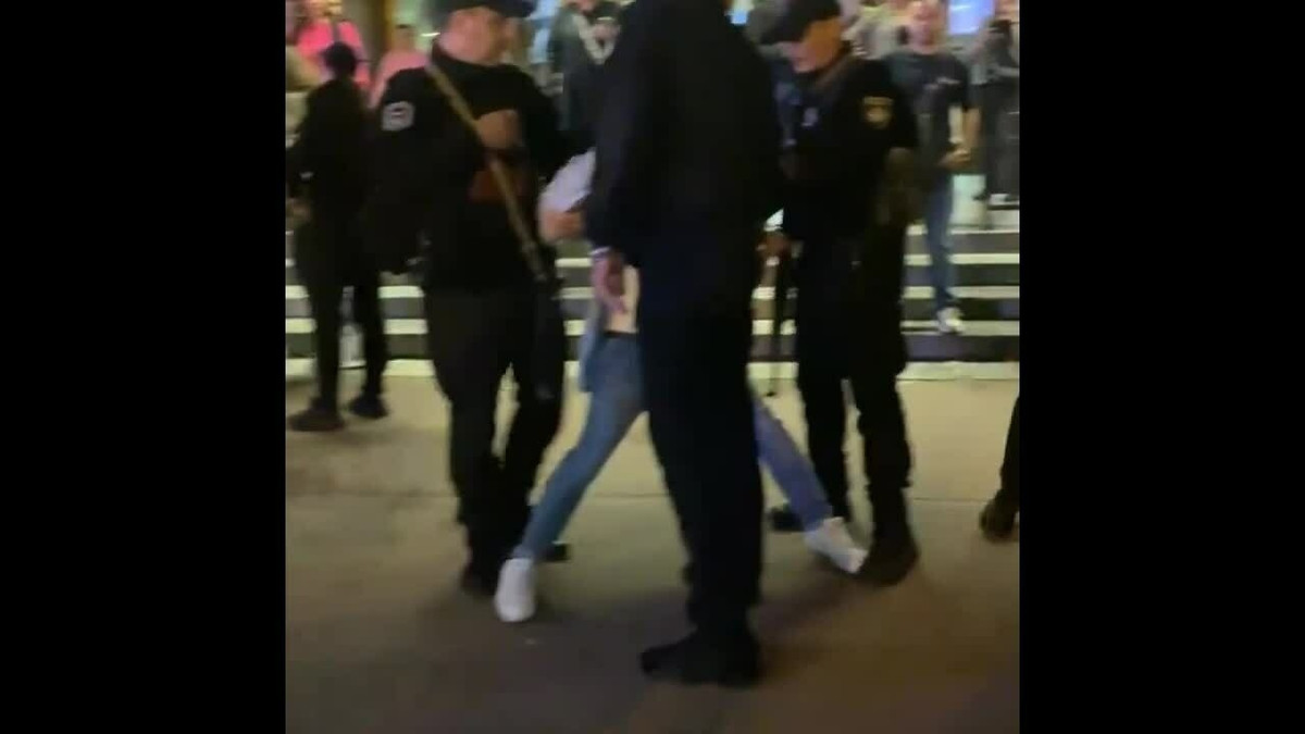 Ukraine thực thi và gia hạn lệnh tổng động viên nhiều lần kể từ tháng 2/2022, khi Nga mở chiến dịch quân sự đặc biệt ở nước láng giềng. Các chiến dịch tuyển quân của nước này được tiến hành cứng rắn, quyết liệt để đáp ứng nhu cầu chiến trường, nhưng gây ra phản ứng trái chiều.