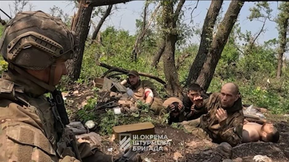 Ngay cả bây giờ, Lữ đoàn 57 của AFU vẫn đang giữ vững vị trí trên mặt trận Volchansk thuộc tỉnh Kharkov. Tiểu đoàn Tác chiến đặc biệt Bão táp của Lữ đoàn 57, là đơn vị tấn công chủ lực của Lữ đoàn.