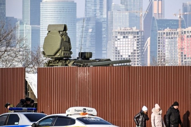 Chính quyền Nga nhấn mạnh đến hiệu quả của phòng không. Hệ thống Pantsir-S và S-400 có thể đánh chặn thành công hầu hết máy bay không người lái, mặc dù các cuộc tấn công lớn gây áp lực lên lực lượng phòng không của họ, nhưng Nga có đủ mọi nguồn lực để đối phó. (nguồn ảnh TASS, Avia.pro, Ukrinform).