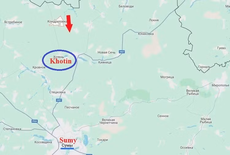 UAV tự sát của Nga bay đến từ phía bắc và tấn công vào biểu tượng quyền lực chính trị Ukraine ở Sumy, điều này cũng báo trước sức ép quân sự của Nga trên hướng này. Gần như cùng lúc đó, các đơn vị mặt đất của Nga đã bắt đầu tiến đánh làng Khotin, cách thành phố Sumy chỉ 16 km.