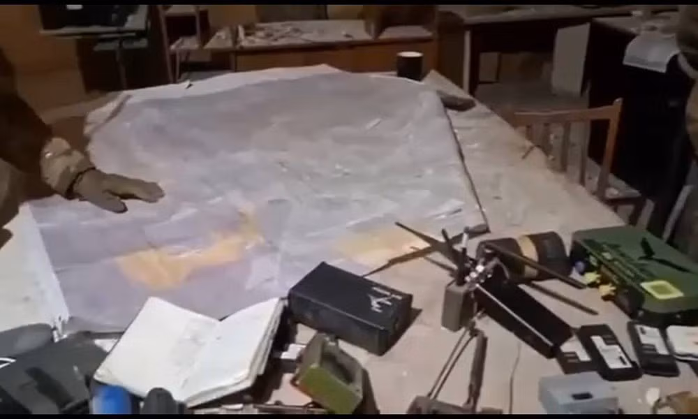 Chỉ huy Lữ đoàn 106 của AFU ở Huliaipole, thậm chí không có thời gian để phá hủy tài liệu quan trọng như bản đồ tác chiến, sơ đồ phân bổ hỏa lực và mã liên lạc, giúp người Nga xác định rõ ràng khả năng của lực lượng Ukraine trong khu vực. Sự kết hợp giữa "đòn tấn công chí mạng vào sở chỉ huy trung tâm + tiết lộ thông tin" đã đẩy quân Ukraine tại Huliaipole vào tình thế "hỗn loạn nếu tái triển khai".