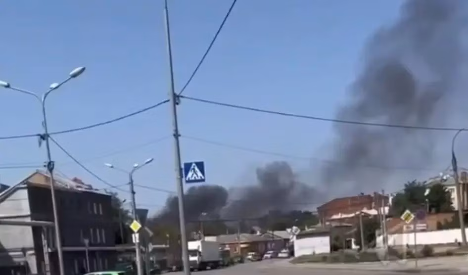 Ngoài Kiev, các thành phố như Krivoy Rog cũng bị không kích. Hơn nữa, RFAF lần đầu đã sử dụng bom lượn có điều khiển UMPK, tấn công mục tiêu cách tiền tuyến khoảng 70 km tại Krivoy Rog. Điều này cho thấy RFAF nhận thức rõ rằng hệ thống phòng không của Ukraine vốn đã rất yếu và các máy bay chiến đấu của RFAF, có thể tấn công một cách tự tin.