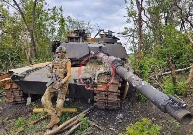 Một số chuyên gia quân sự cho rằng, việc giao số xe tăng Abrams mới từ Australia, cũng sẽ không ảnh hưởng đến thế trận của cả Nga và Ukraine trên chiến trường. Trên thực tế, quân đội Ukraine cũng không còn hy vọng loại vũ khí này, sẽ làm thay đổi cục diện chiến trường.