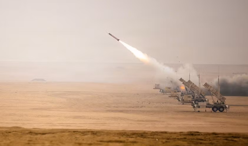 Hệ thống phòng không của Kuwait phần lớn do Mỹ cung cấp, thế nhưng lại bắn trúng chính máy bay chiến đấu của mình trong thực chiến. Đằng sau tai nạn này là tình trạng thụ động của quân đội Mỹ ở Trung Đông.