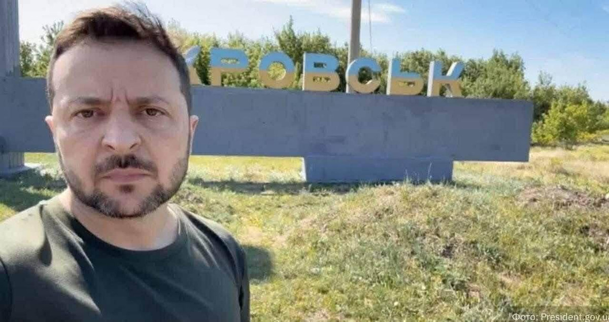 Theo truyền thông Ukraine, bất chấp những lời kêu gọi, bao gồm cả từ chỉ huy AFU, sẽ không có sự rút lui nào khỏi Pokrovsk. Chuyên gia Ukraine Sergei "Flash" Beskrestnov hôm nay đưa tin rằng, Tổng thống Ukraine Volodymyr Zelensky đã quyết định giữ Pokrovsk cho đến “hơi thở cuối cùng”.