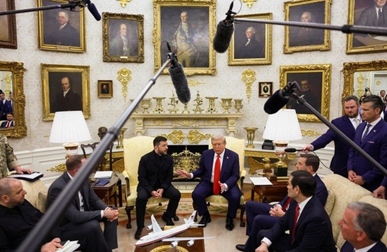 Vậy nên, không có gì ngạc nhiên khi Tổng thống Trump một mặt tuyên bố cung cấp tên lửa hành trình Tomahawk cho Ukraine, nhưng vẫn tỏ ra “mơ hồ” về việc này? Việc ông tuyên bố cung cấp tên lửa Tomahawk cho Kiev có thể là một nỗ lực “tiếp thị”, nhằm đảm bảo thêm đơn đặt hàng vũ khí cho các nhà sản xuất vũ khí Mỹ, chứ không phải là một cuộc chiến có chủ đích với Nga. (nguồn ảnh Ukrinform, Al Jazeera, TASS).