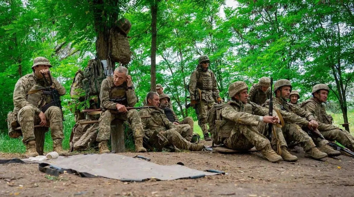 Các nhà phân tích quân sự đã nhiều lần lưu ý rằng, nếu Chasov Yar thất thủ, có thể làm sụp đổ khả năng phòng thủ của toàn bộ mặt phía nam của khu vực Bakhmut, và mở ra đầu cầu để RFAF tấn công trực tiếp vào thành phố Konstantinovka; và xa hơn nữa là Druzhkovka và Kramatorsk.