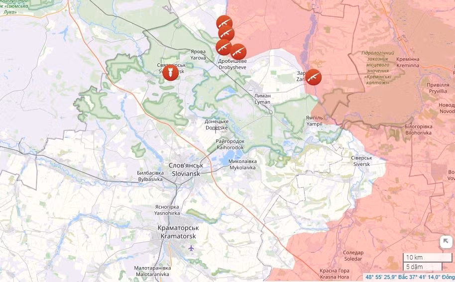 Trong 72 giờ qua, Cụm quân phía Tây của quân đội Nga (RFAF), sử dụng chiến thuật "vượt sông kết hợp với tấn công cụm", đã chọc thủng nhiều tuyến phòng thủ dọc theo đoạn Kharkov-Lyman ở phía bắc tỉnh Donetsk; nơi giáp giới giữa 3 tỉnh miền Đông Ukraine là Kharkov, Donetsk và Lugansk.