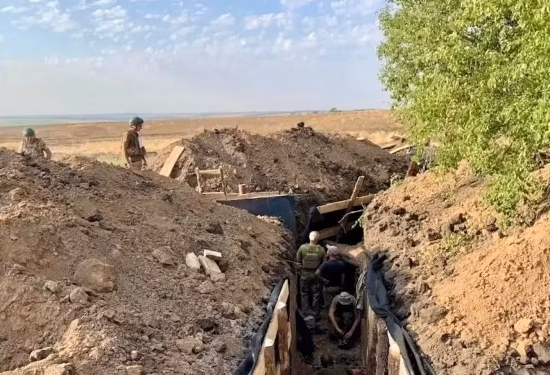 Giờ đây, AFU không những không thể giảm bớt áp lực lên “mấu lồi” Dobropillia, mà còn phải tiêu hao lực lượng cơ động quý giá nhất của mình. Nếu Lữ đoàn 93 không thể đột phá, tuyến phòng thủ phía bắc Pokrovsk sẽ càng thêm bấp bênh.