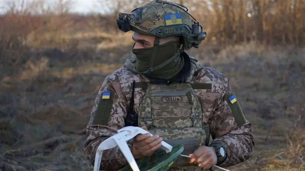 Trên môi trường tác chiến điện tử, các hệ thống tác chiến điện tử của Nga đang đè bẹp phía Ukraine. Marco cho biết: "Tình báo vô tuyến điện tử (SIGINT) của Nga đã tăng lên đáng kể. Kết quả là một cuộc săn lùng người điều khiển UAV FPV của AFU đã bắt đầu...